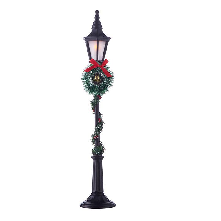 Lighted Lamppost with Greenery